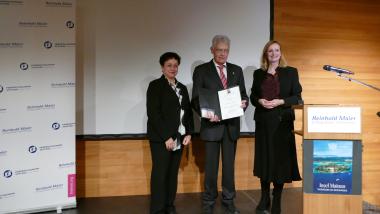 Dr. Georg Geiger mit Birgit Homburger (links im Bild) und Isabel Fezer